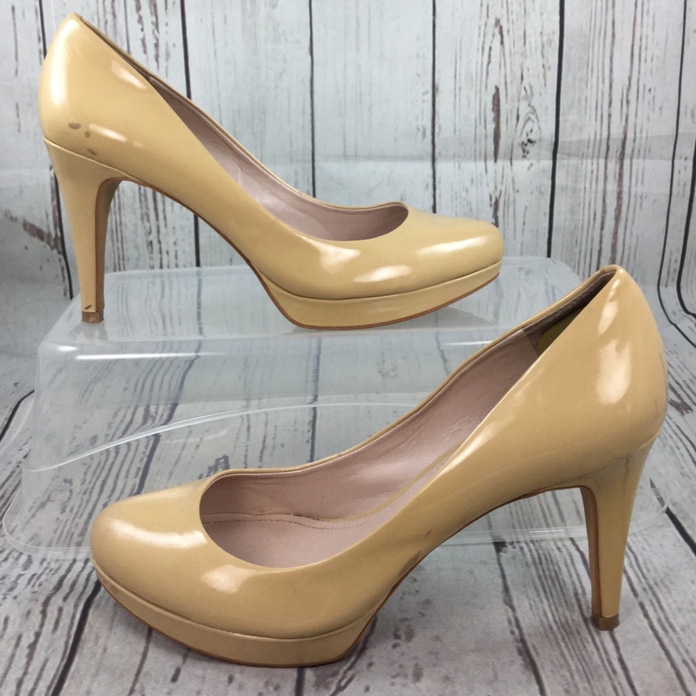⬇️ $12 Vince Camuto Beige Patent Leather Heels 8
